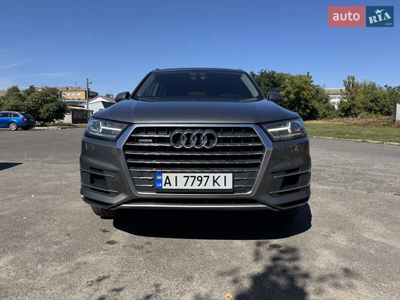 Внедорожник / Кроссовер Audi Q7 2016 в 