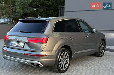 Позашляховик / Кросовер Audi Q7 2016 в 