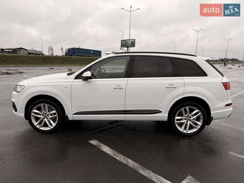 Позашляховик / Кросовер Audi Q7 2016 в Сиховому
