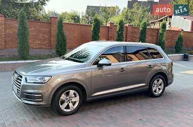 Внедорожник / Кроссовер Audi Q7 2015 в 