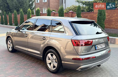 Внедорожник / Кроссовер Audi Q7 2015 в 