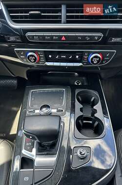 Позашляховик / Кросовер Audi Q7 2016 в 