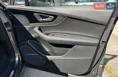 Позашляховик / Кросовер Audi Q7 2016 в 