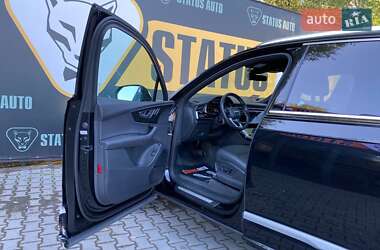 Позашляховик / Кросовер Audi Q7 2021 в 