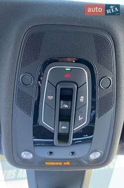 Позашляховик / Кросовер Audi Q7 2021 в 