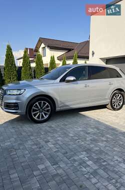 Позашляховик / Кросовер Audi Q7 2018 в 