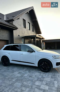 Внедорожник / Кроссовер Audi Q7 2017 в 