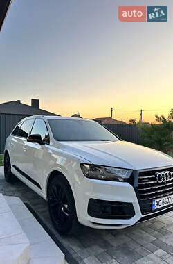 Внедорожник / Кроссовер Audi Q7 2017 в 