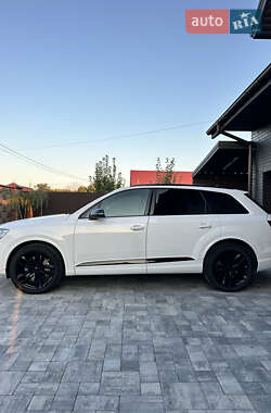 Внедорожник / Кроссовер Audi Q7 2017 в 