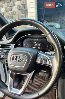 Внедорожник / Кроссовер Audi Q7 2017 в 