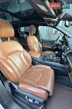 Внедорожник / Кроссовер Audi Q7 2017 в 