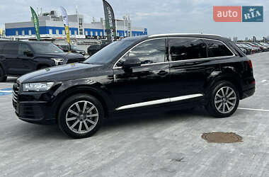 Позашляховик / Кросовер Audi Q7 2017 в 