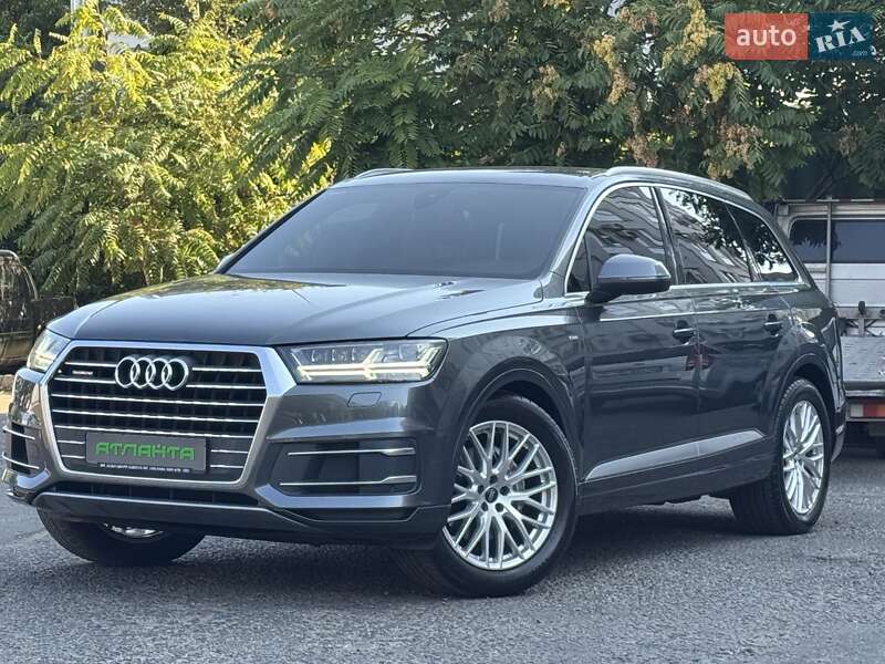 Позашляховик / Кросовер Audi Q7 2015 в 
