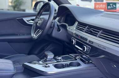 Позашляховик / Кросовер Audi Q7 2015 в 