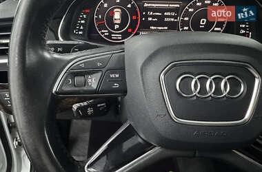 Позашляховик / Кросовер Audi Q7 2016 в 