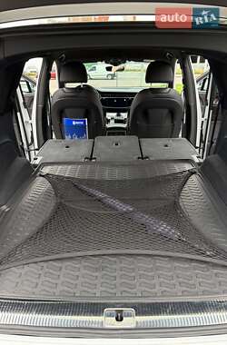 Позашляховик / Кросовер Audi Q7 2021 в 