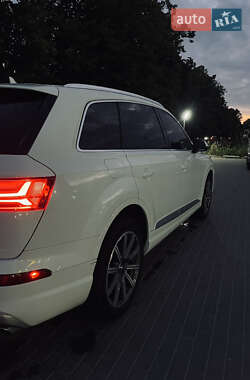 Позашляховик / Кросовер Audi Q7 2016 в 