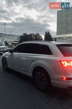 Позашляховик / Кросовер Audi Q7 2016 в 