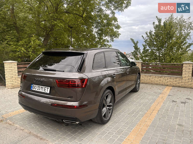 Позашляховик / Кросовер Audi Q7 2015 в Тернополі
