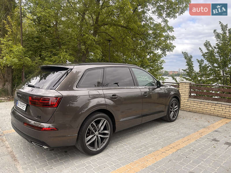 Позашляховик / Кросовер Audi Q7 2015 в Тернополі
