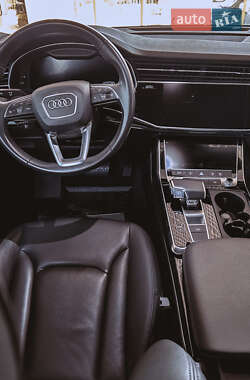 Позашляховик / Кросовер Audi Q7 2019 в 