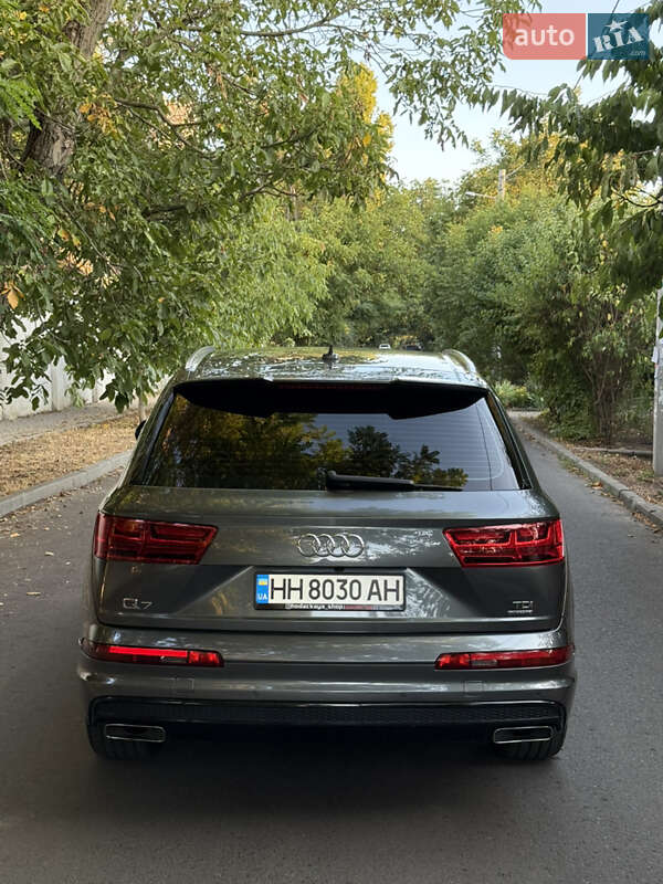 Внедорожник / Кроссовер Audi Q7 2015 в Одессе