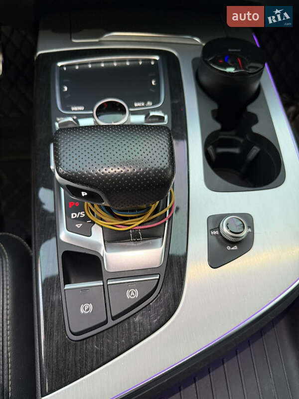 Внедорожник / Кроссовер Audi Q7 2015 в Одессе