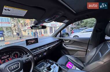 Позашляховик / Кросовер Audi Q7 2018 в 