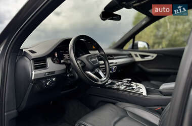 Внедорожник / Кроссовер Audi Q7 2017 в 
