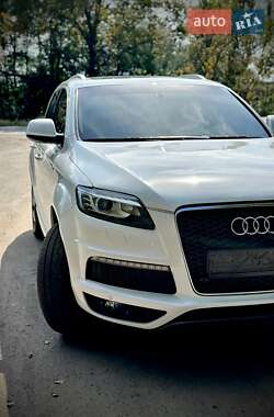 Позашляховик / Кросовер Audi Q7 2013 в 