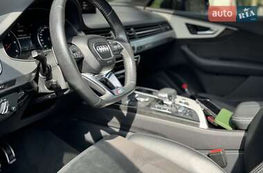 Позашляховик / Кросовер Audi Q7 2018 в 
