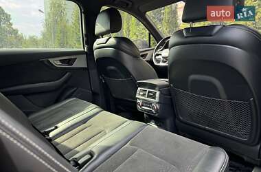 Позашляховик / Кросовер Audi Q7 2018 в 