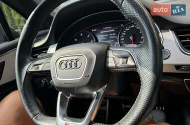 Позашляховик / Кросовер Audi Q7 2018 в 