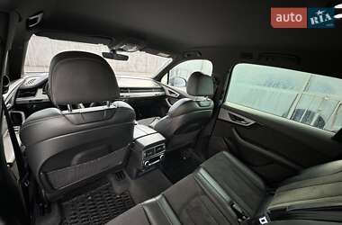 Позашляховик / Кросовер Audi Q7 2018 в 