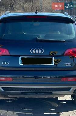 Позашляховик / Кросовер Audi Q7 2014 в 