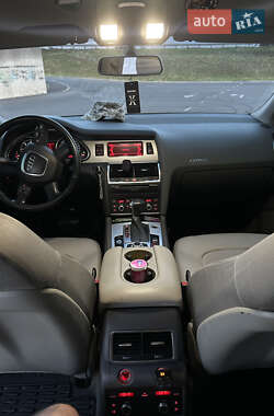Внедорожник / Кроссовер Audi Q7 2007 в 