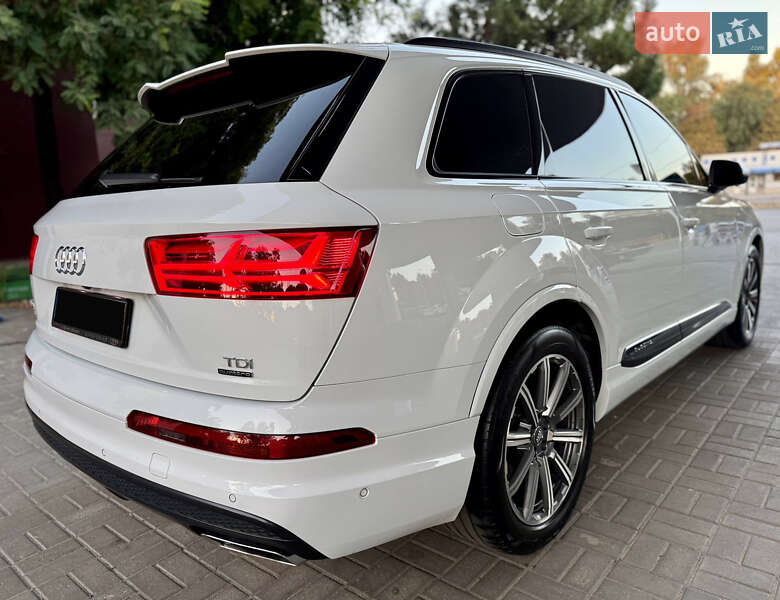 Позашляховик / Кросовер Audi Q7 2015 в Дніпрі