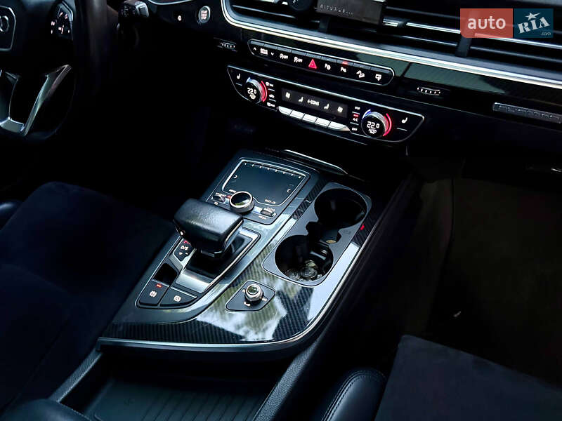 Позашляховик / Кросовер Audi Q7 2015 в Дніпрі