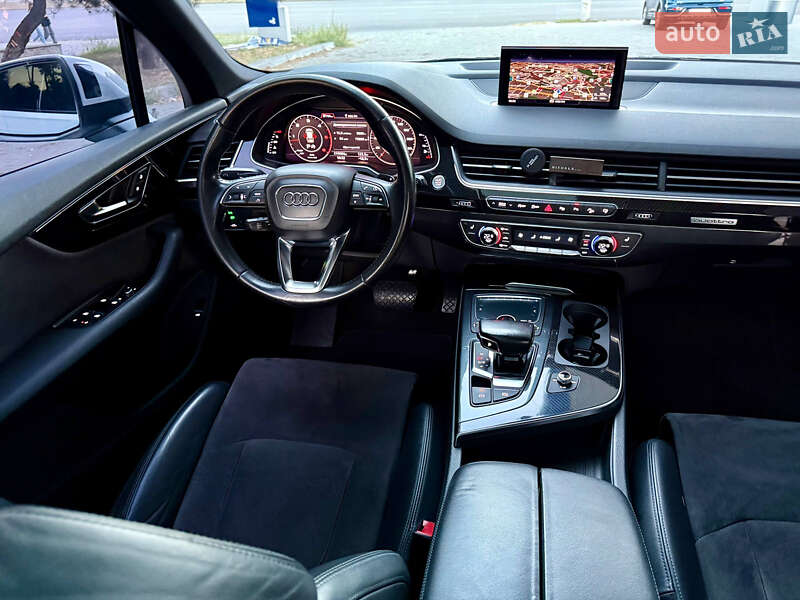 Позашляховик / Кросовер Audi Q7 2015 в Дніпрі