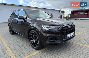 Позашляховик / Кросовер Audi Q7 2022 в 