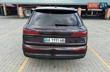 Позашляховик / Кросовер Audi Q7 2022 в 