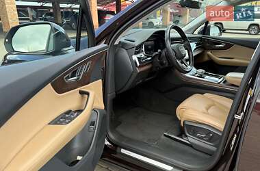Позашляховик / Кросовер Audi Q7 2022 в 
