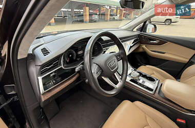 Позашляховик / Кросовер Audi Q7 2022 в 