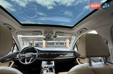 Позашляховик / Кросовер Audi Q7 2022 в 