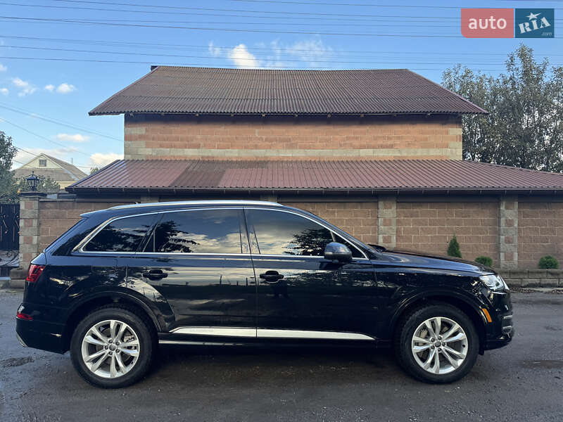 Позашляховик / Кросовер Audi Q7 2019 в Дубні