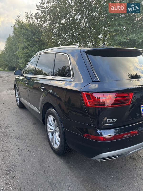 Позашляховик / Кросовер Audi Q7 2019 в Дубні