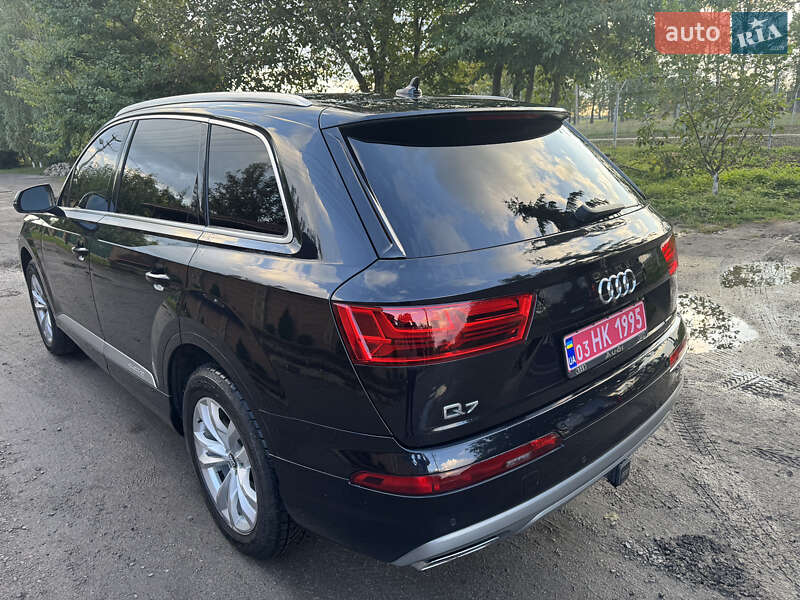 Позашляховик / Кросовер Audi Q7 2019 в Дубні