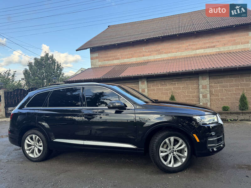 Позашляховик / Кросовер Audi Q7 2019 в Дубні