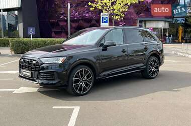 Позашляховик / Кросовер Audi Q7 2020 в 