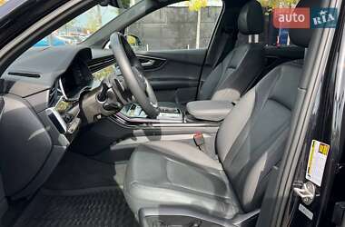 Позашляховик / Кросовер Audi Q7 2020 в 
